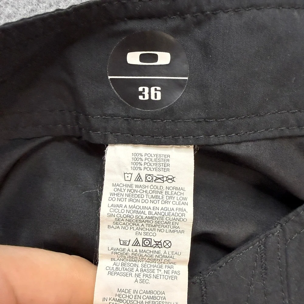 Oakley Board Shorts Swim Trunks Regular Fit Size 36 (FIT 37)  Black Cargo Summer